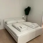 115M2 Luxury Flat - 3 Balconies - Free Parking