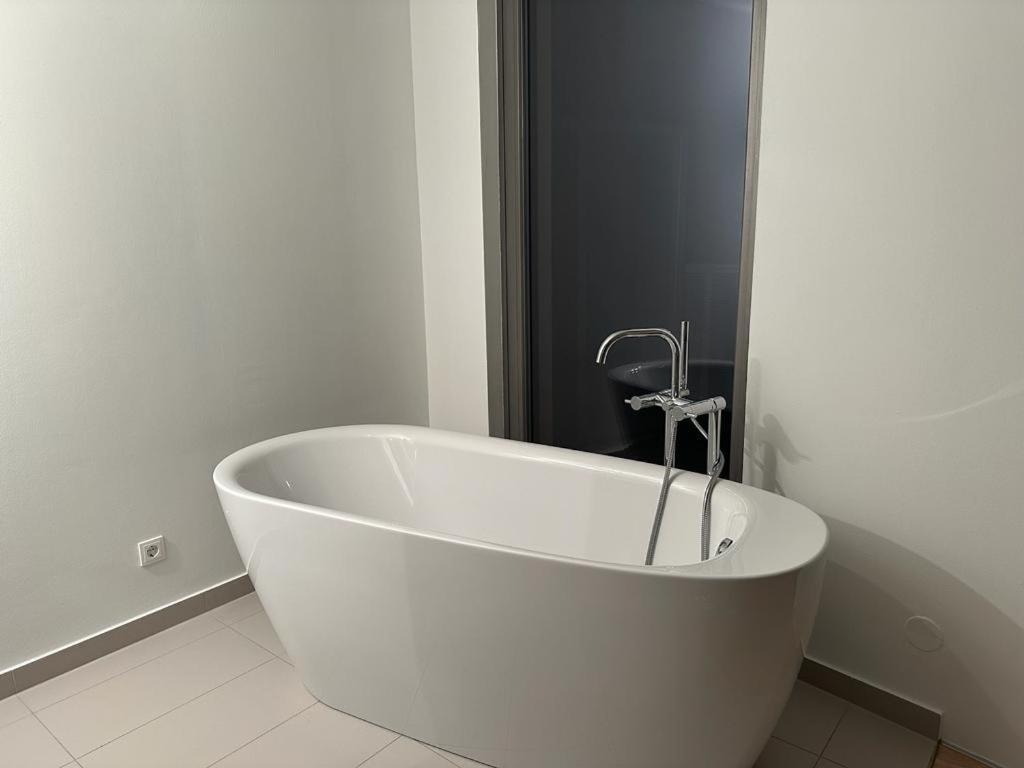 115m2 Luxury Flat - 3 Balconies - Free Parking Wien
